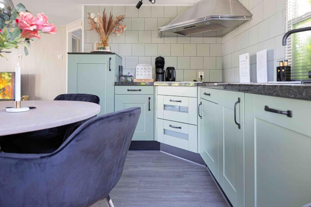86, Bed & Outdoor Wellness - Sauna, Hottub, Icebath & Outdoor Shower Included! Oisterwijk Exterior foto